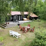 Σπίτι διακοπών 60s House In A Flower-rich Garden In