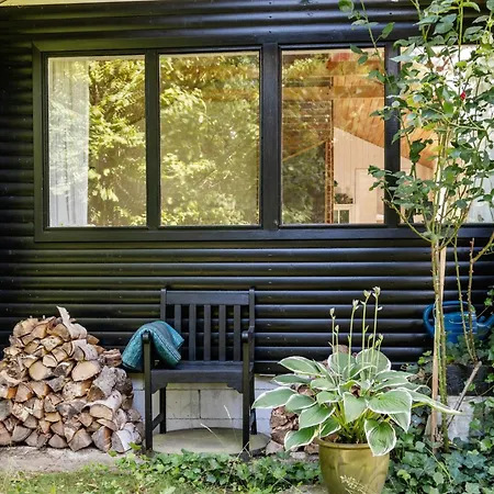 60s House In A Flower-rich Garden In Σπίτι διακοπών *