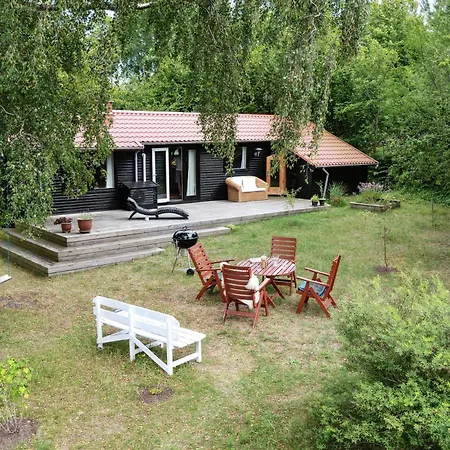 Semesterbostad 60s House In A Flower-rich Garden In