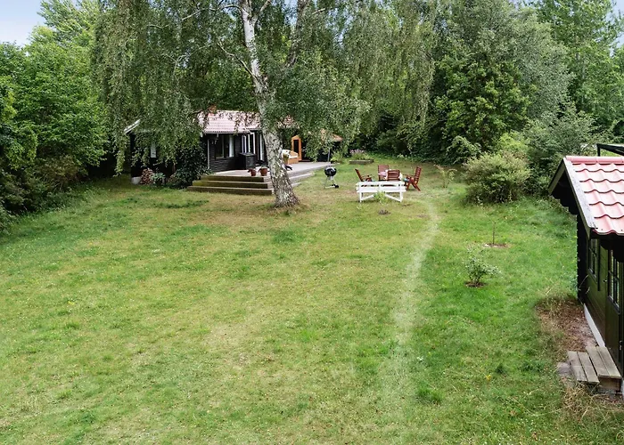 60s House In A Flower-rich Garden In Kulhuse