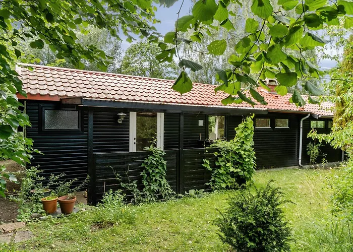 60s House In A Flower-rich Garden In Kulhuse