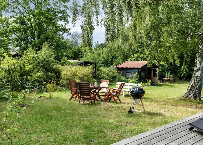 60s House In A Flower-rich Garden In Semesterbostad *